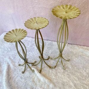 INTERNATIONA SILVER COMPANY 
Set of 3 Through Iron candle